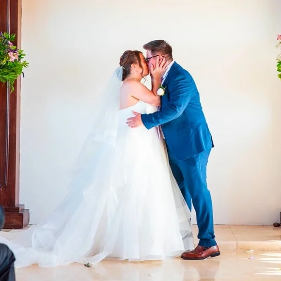 Elegant White Wedding Dress - Picture 8 of 10